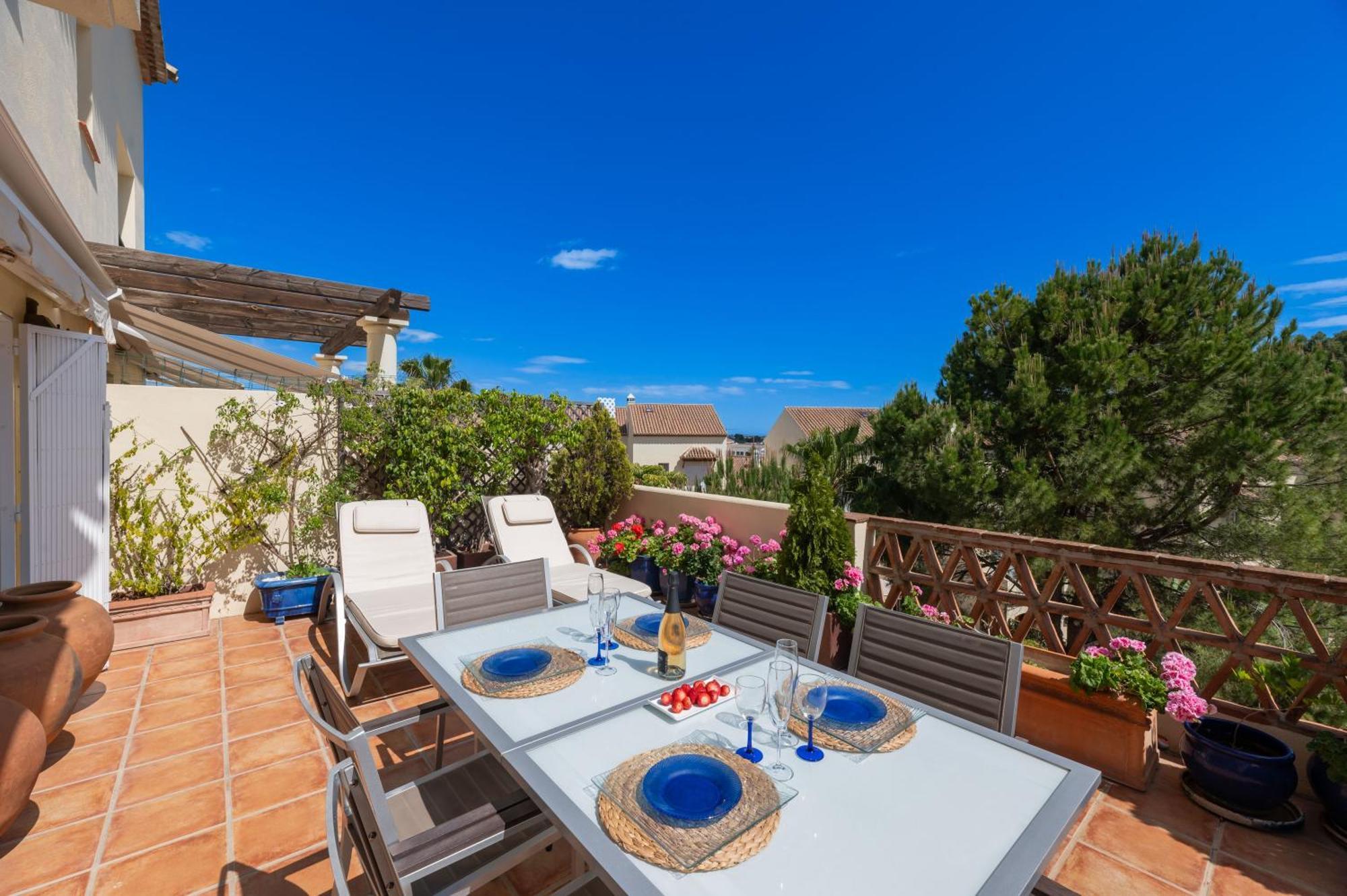 Cozy 3 Bdrm Sunny Townhouse W Bbq And Pool Apartemen