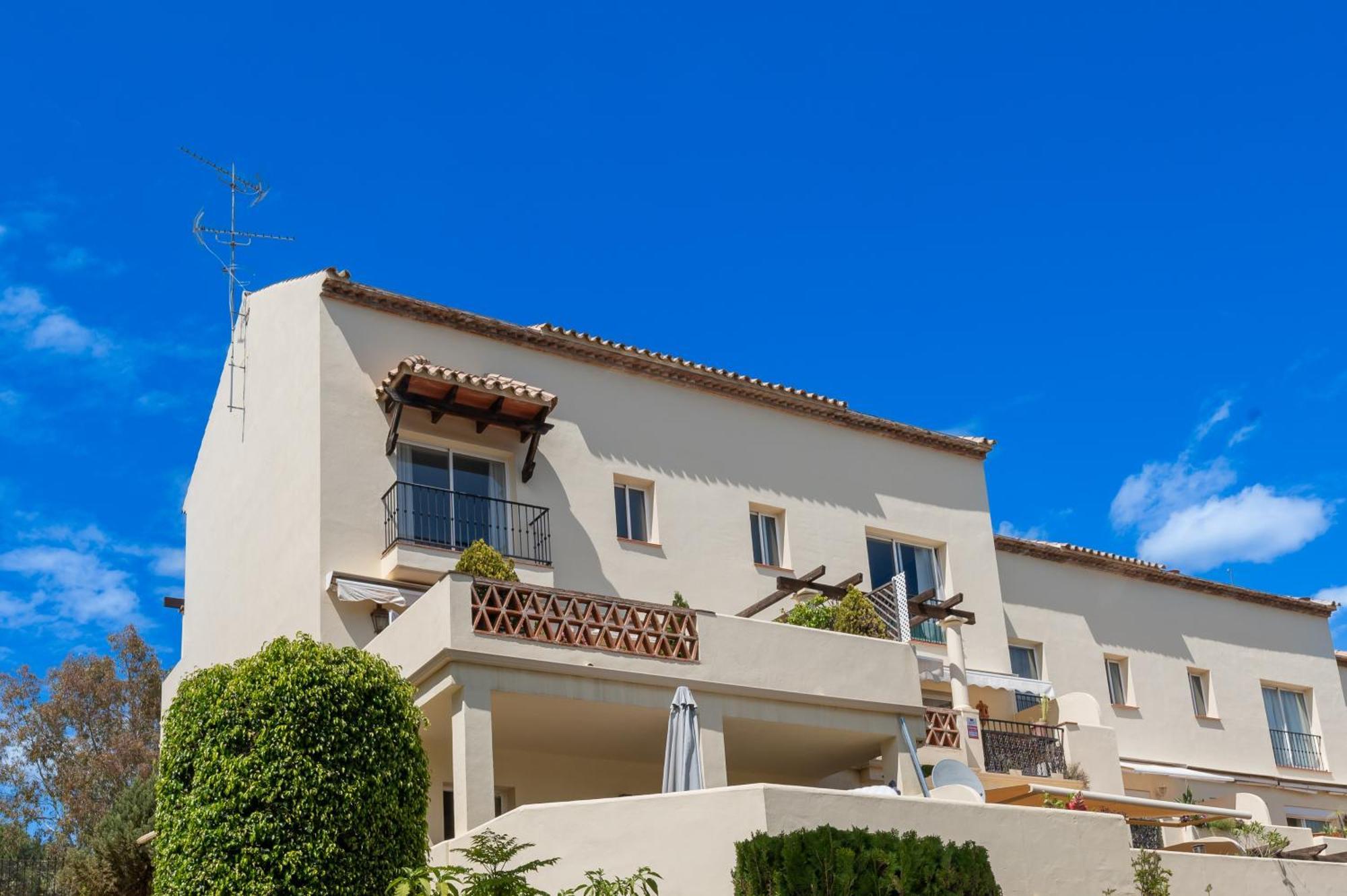 Apartemen Cozy 3 Bdrm Sunny Townhouse W Bbq And Pool
