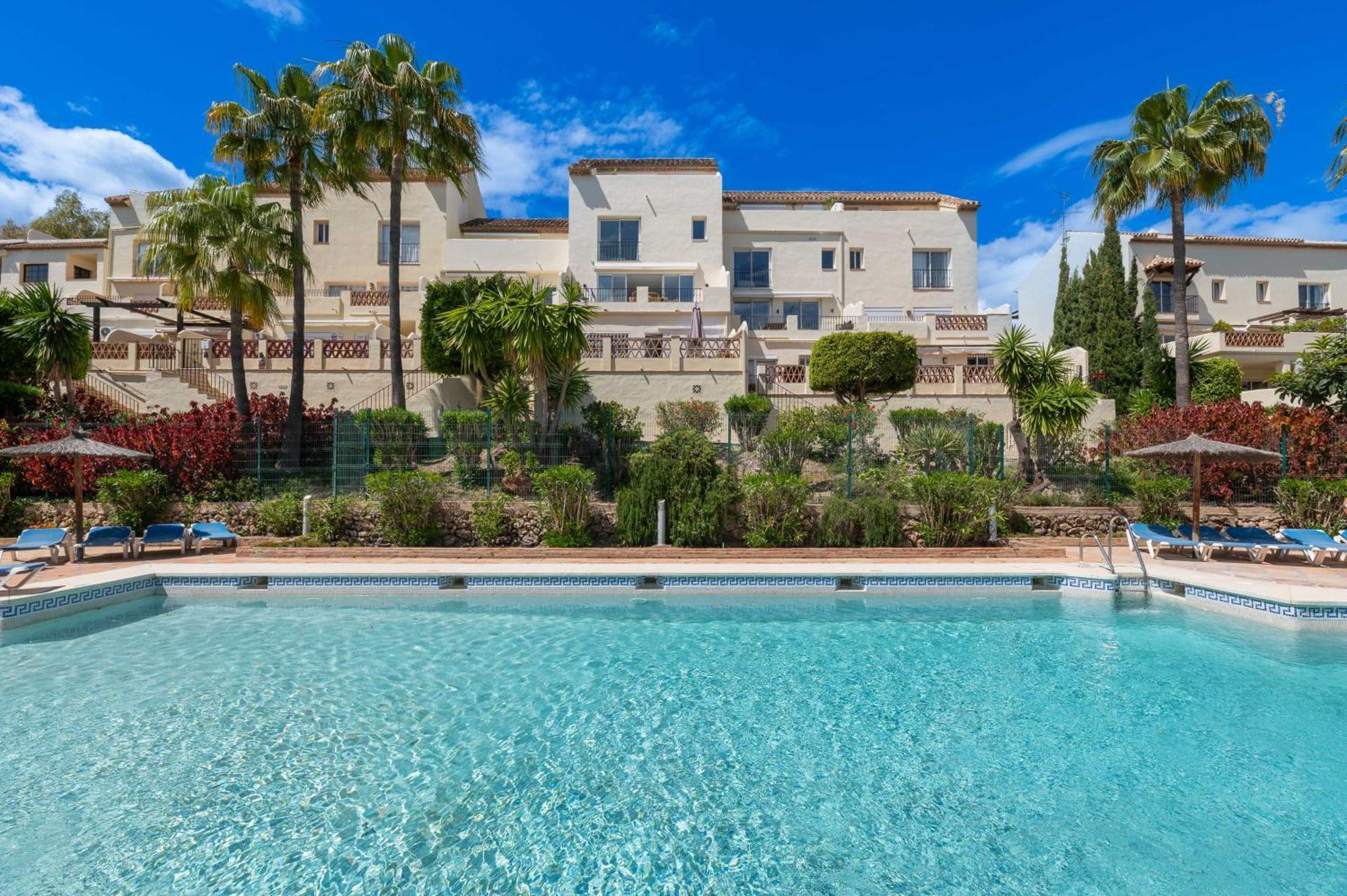 Apartemen Cozy 3 Bdrm Sunny Townhouse W Bbq And Pool Marbella