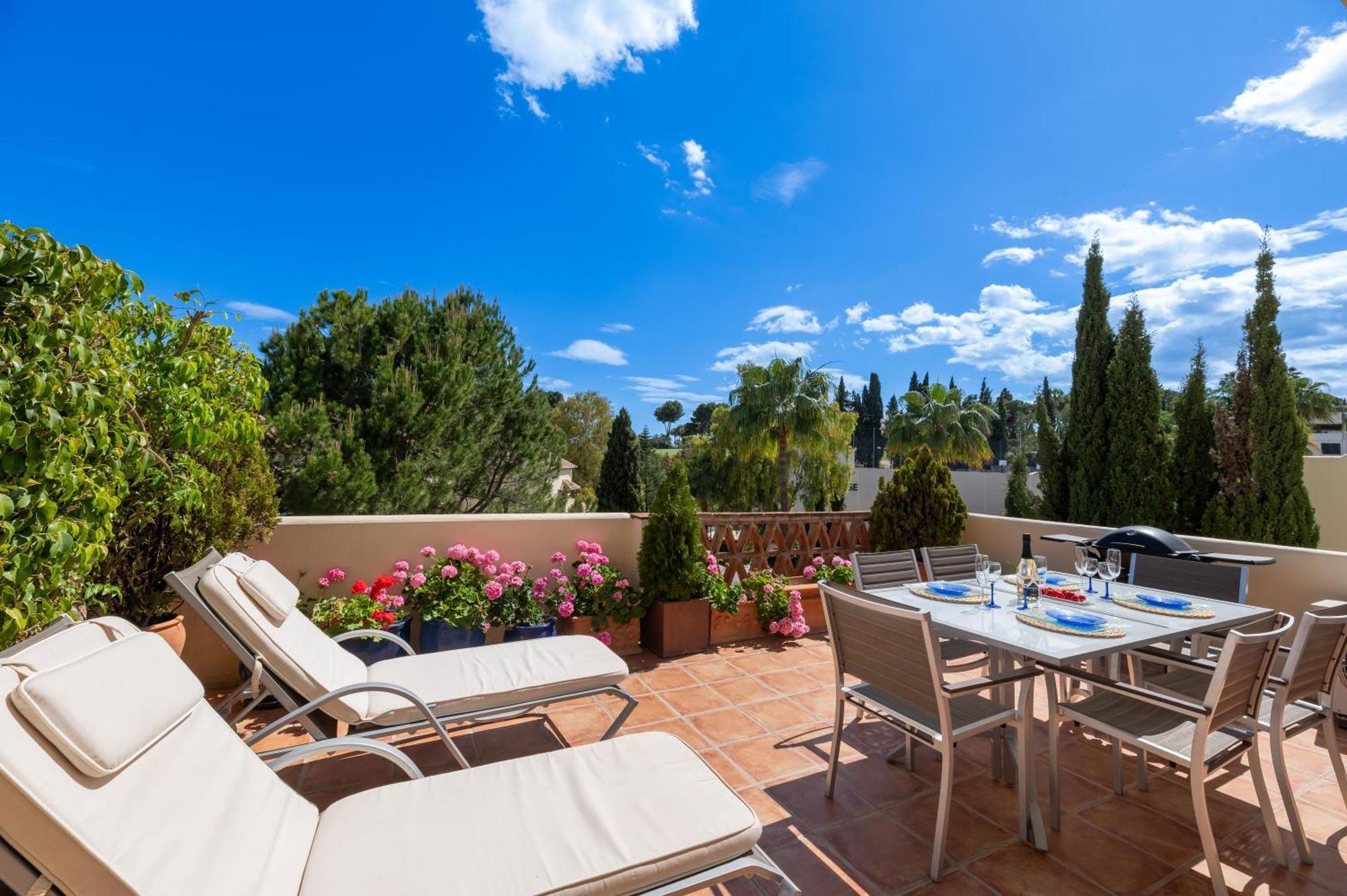 Cozy 3 Bdrm Sunny Townhouse W Bbq And Pool