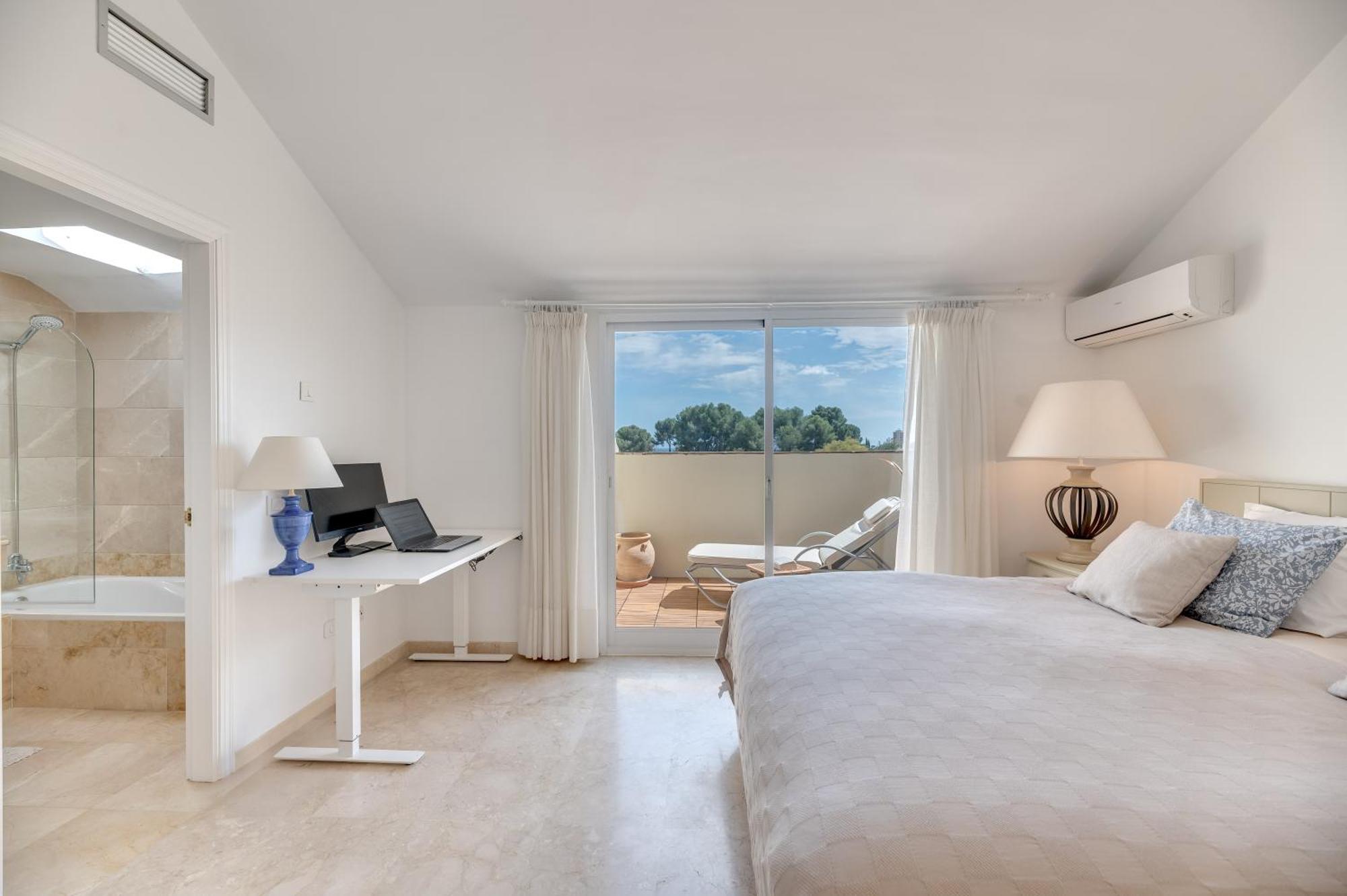 Cozy 3 Bdrm Sunny Townhouse W Bbq And Pool Apartment *