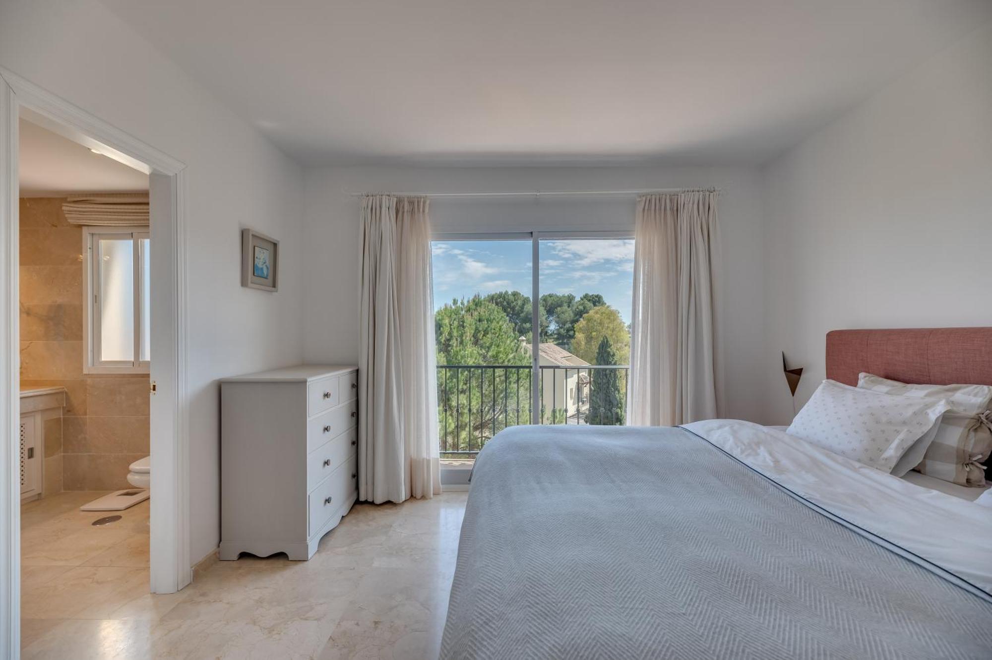 Cozy 3 Bdrm Sunny Townhouse W Bbq And Pool
