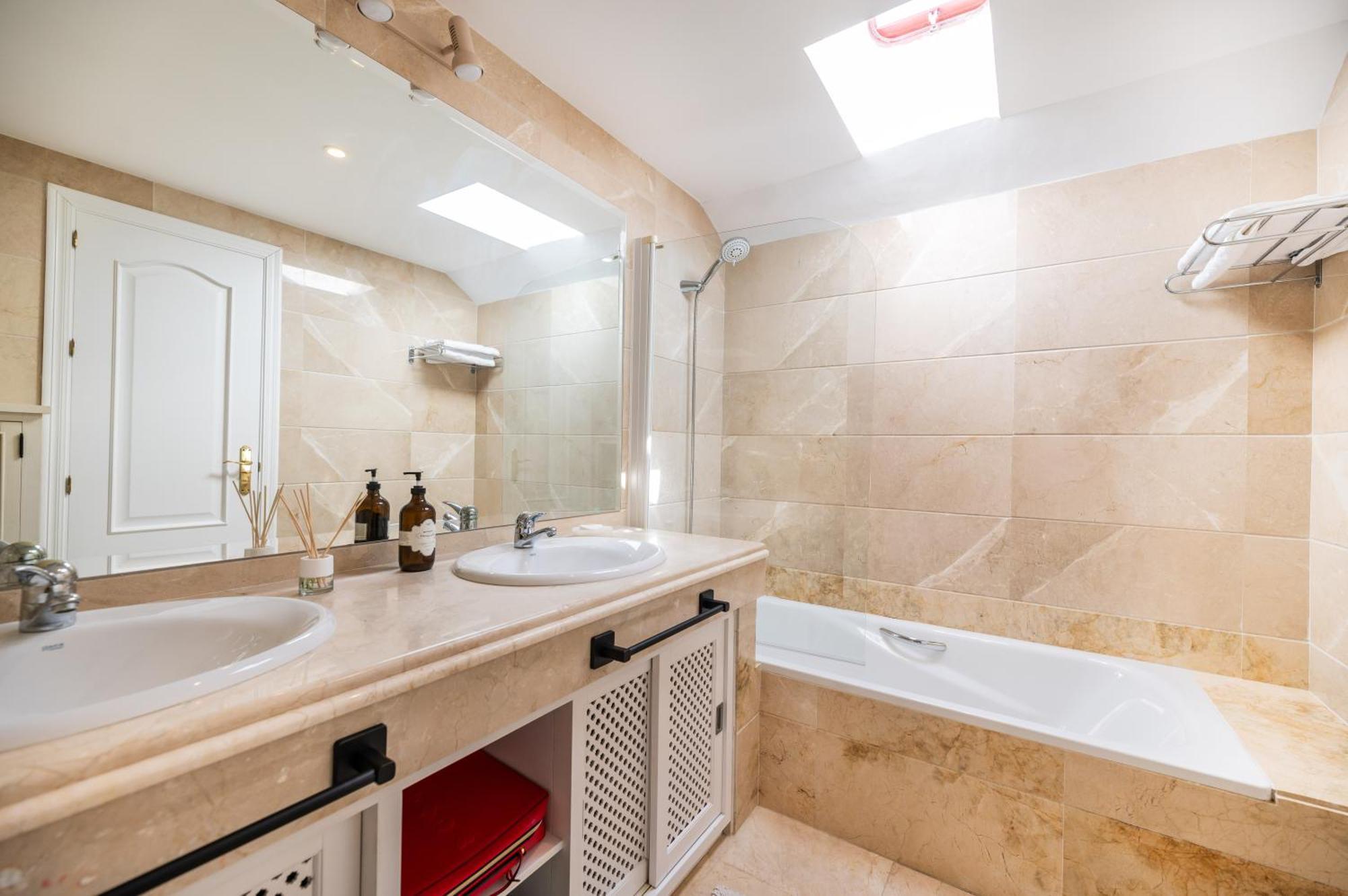 Apartment Cozy 3 Bdrm Sunny Townhouse W Bbq And Pool
